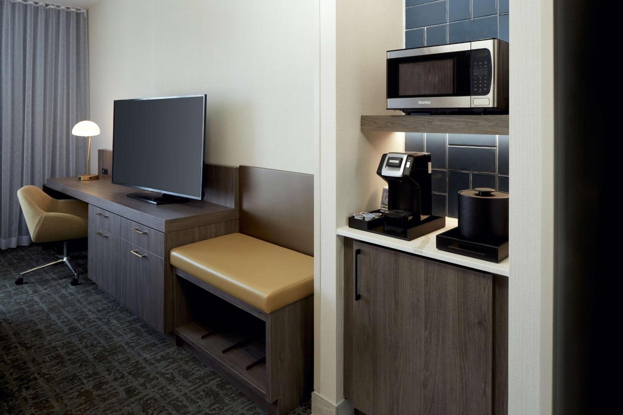Hilton Garden Inn Montreal Midtown, Quebec, Canada Exterior photo