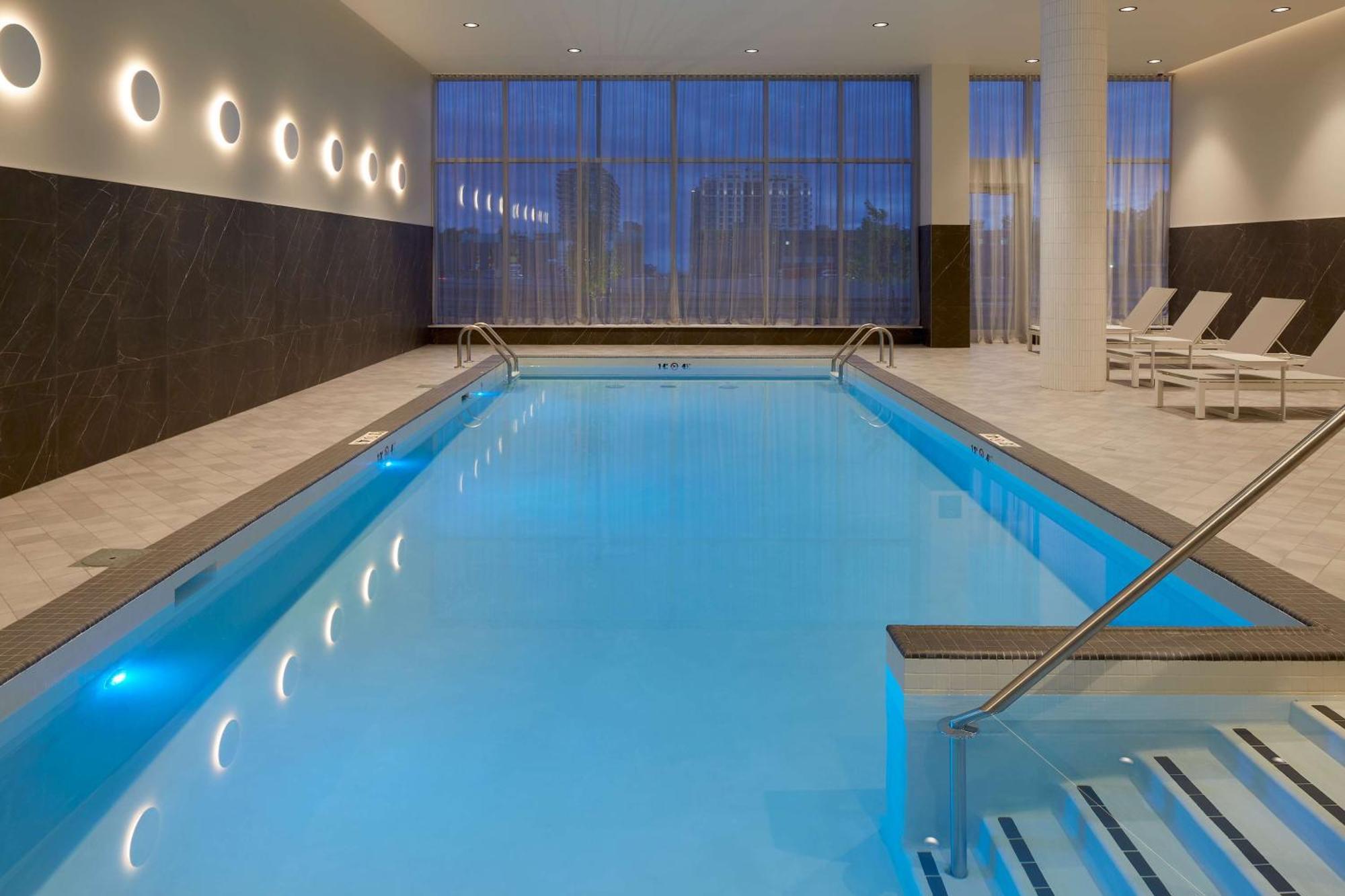 Hilton Garden Inn Montreal Midtown, Quebec, Canada Exterior photo
