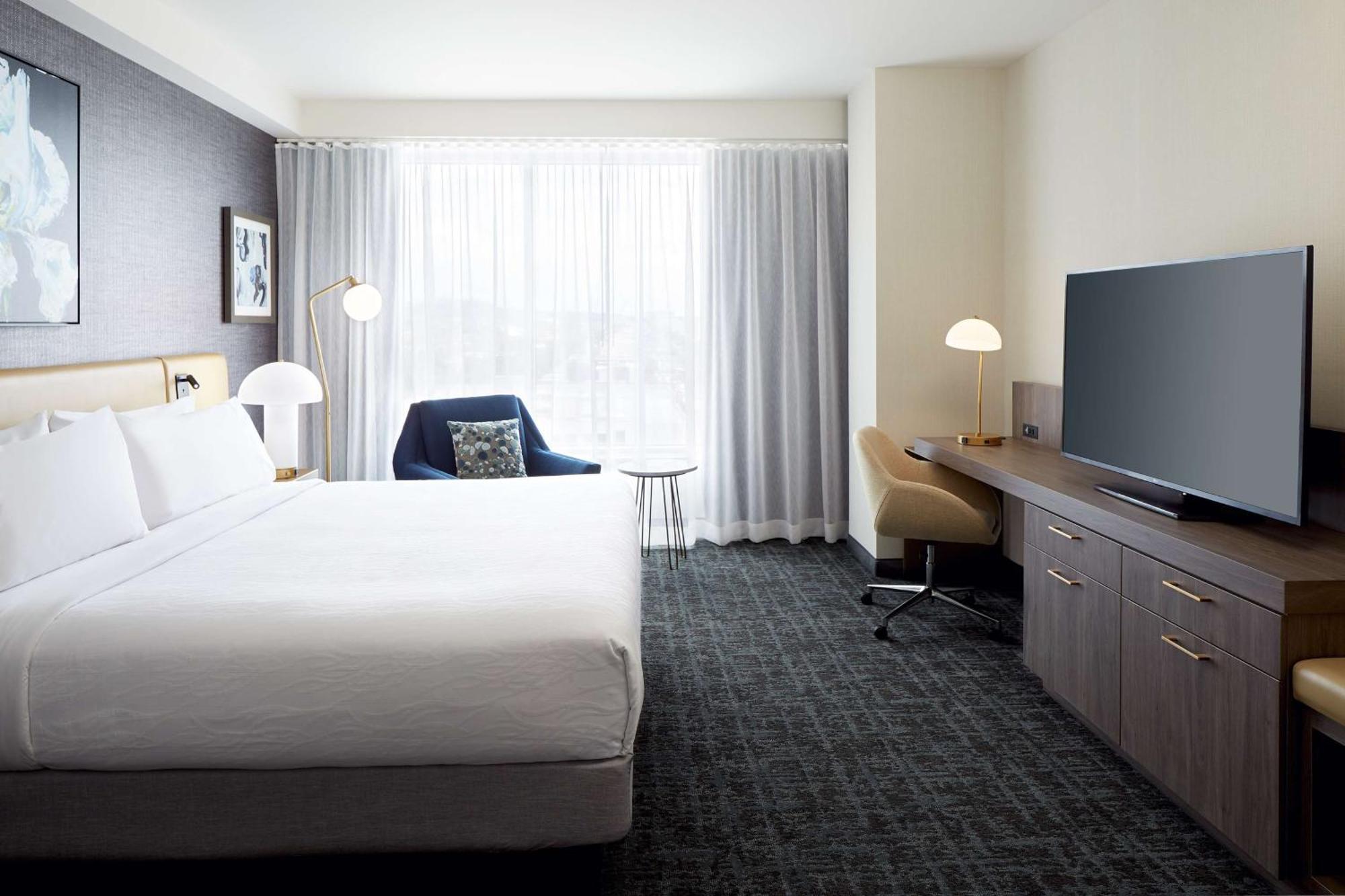 Hilton Garden Inn Montreal Midtown, Quebec, Canada Exterior photo