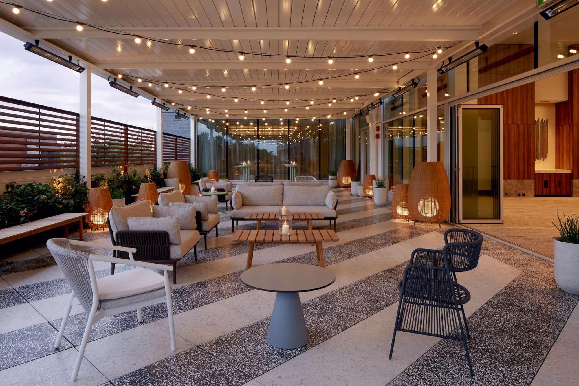 Hilton Garden Inn Montreal Midtown, Quebec, Canada Exterior photo