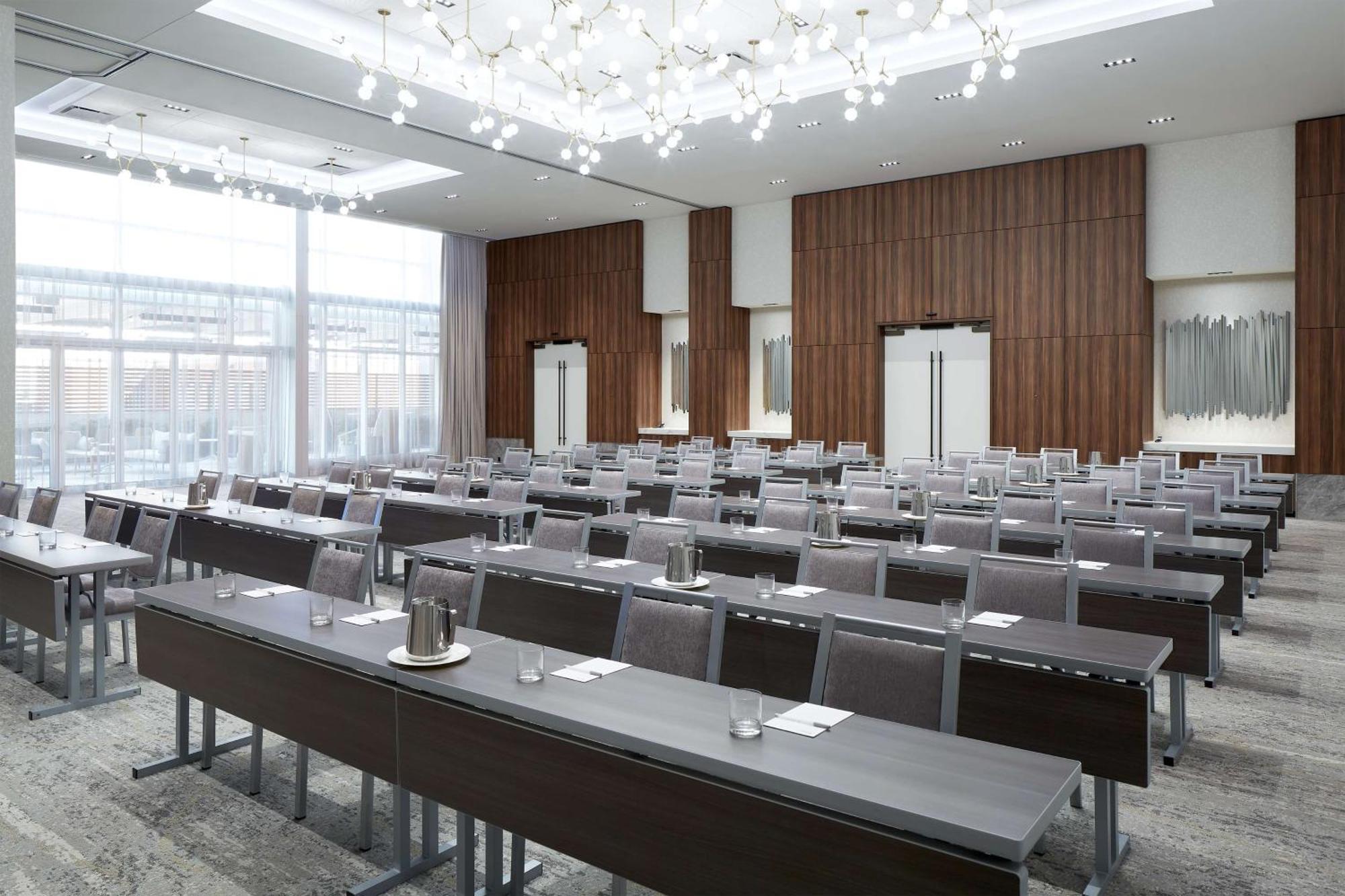 Hilton Garden Inn Montreal Midtown, Quebec, Canada Exterior photo